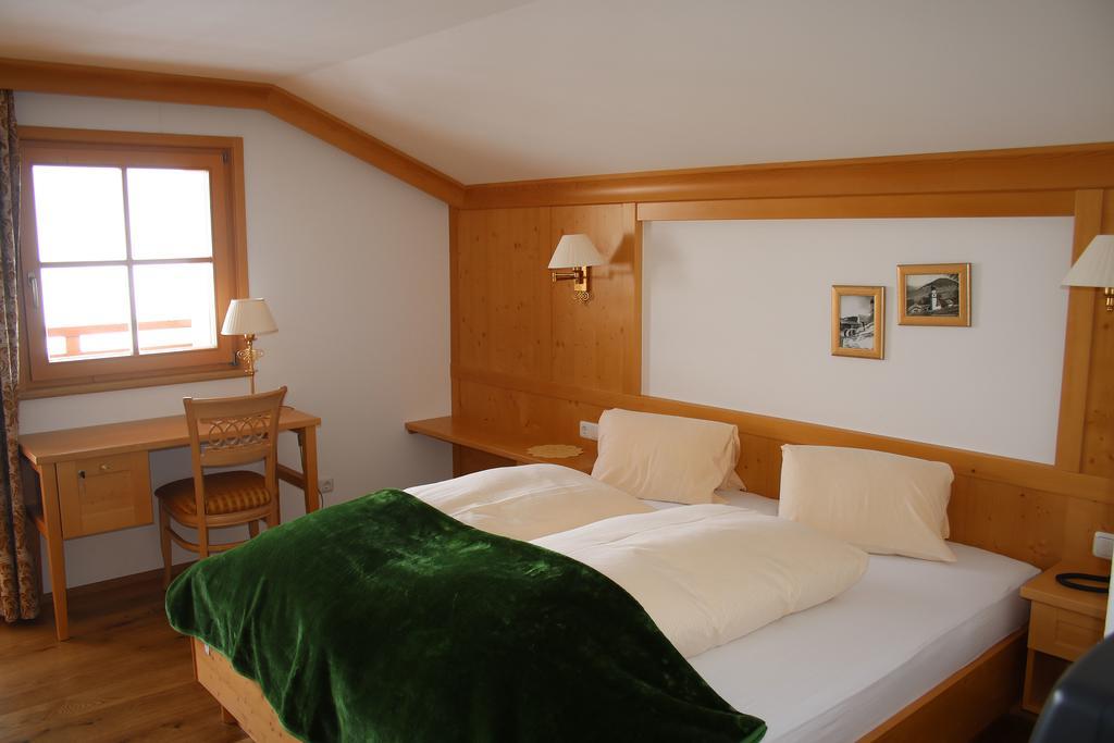 Hotel Schoene Aussicht Kartitsch Exterior foto