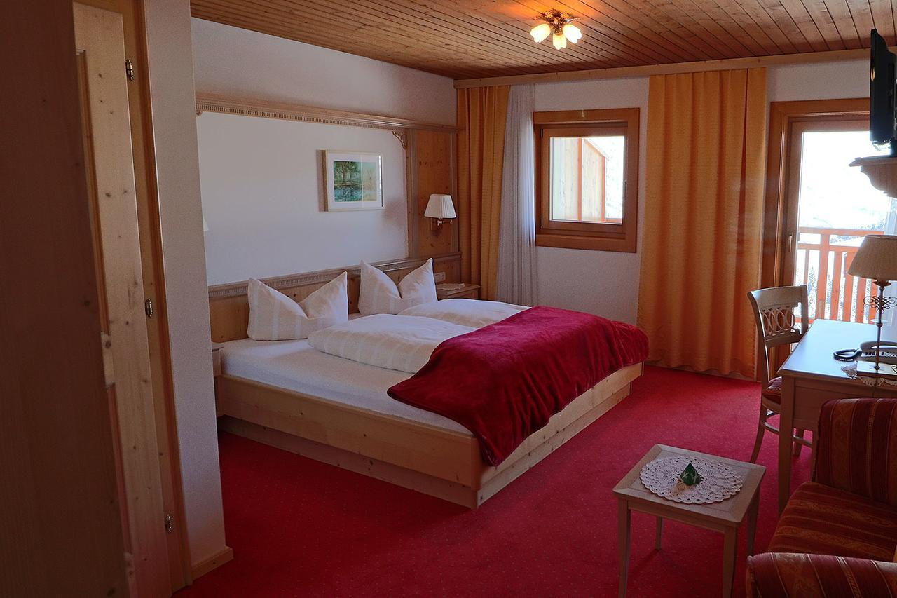 Hotel Schoene Aussicht Kartitsch Exterior foto